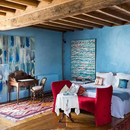 Villa Sleeps 14 *