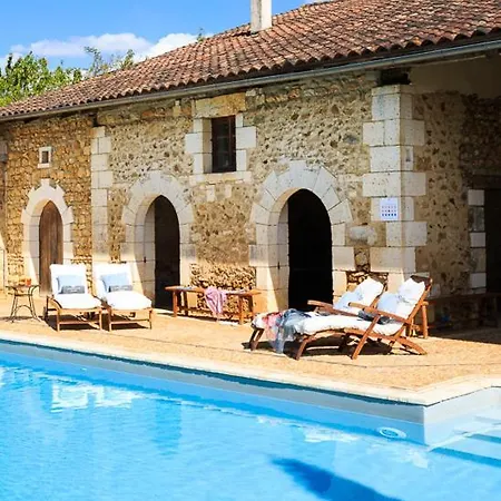 Sleeps 14 Vouthon