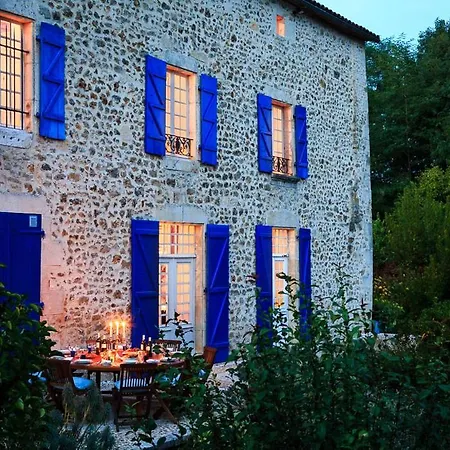 Sleeps 14 Vouthon